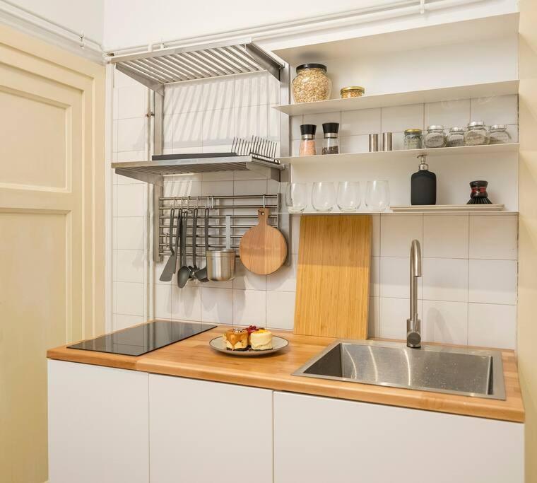 Ultra-central Square Apartment